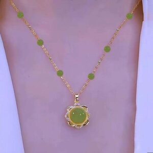 2025 new trendy small purse pearl necklace design