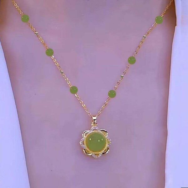 2025 new trendy small purse pearl necklace design
